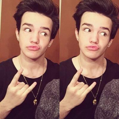 TE DEI UM FOLLOW GRATIS, AGORA VC PODERIA RETRIBUIR SEGUINDO A CONTA @iCaniffing ???? TWITTER EM META, POR FAVOR NÃO IGNORE! OBRIGADA AMORES