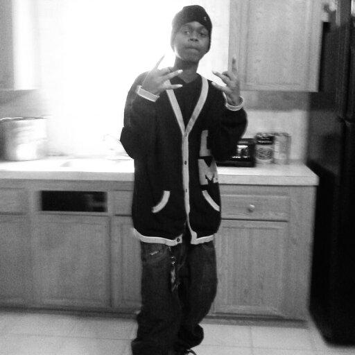 smokeylongway07's profile picture. Long story short.. I Jus b koolin.. Try nt 2 gt n no bullshit unless it finds me den i handle my own.. Im positive so miss me wit dat negative shit..l luv money