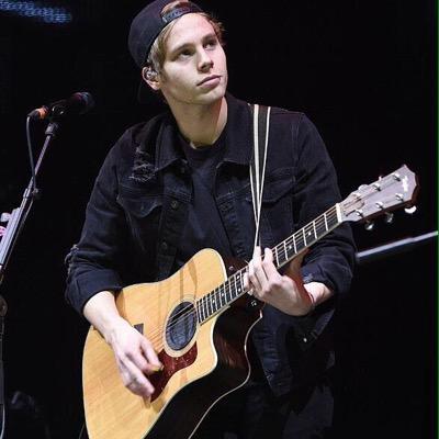 your best pictures of @luke5sos in a hat