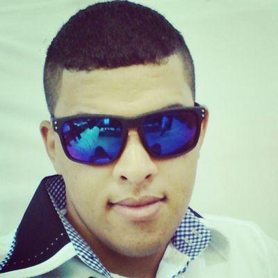 não me jugue apenas pela minha palavras e sim pelo que eu sou .... emerson