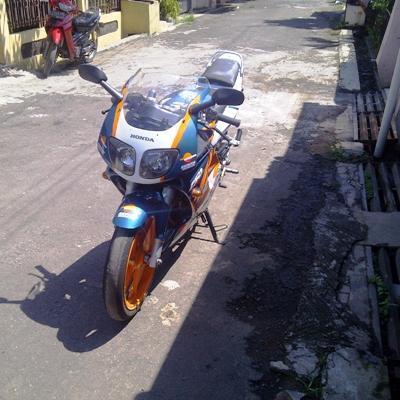 hanya manusia biasa