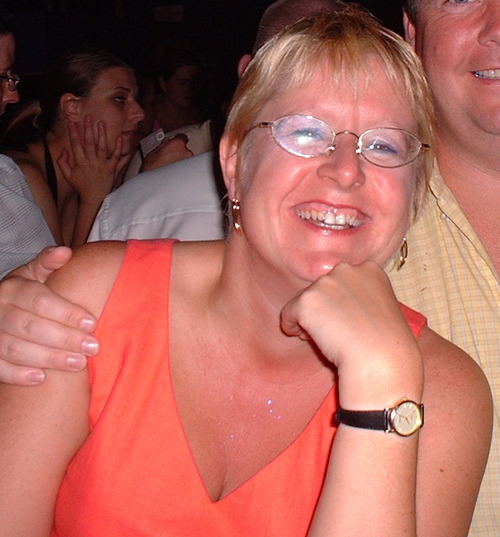 Follows Leeds Utd at weekends - likes a social drink. Tsundokuist.  Republican & proud of it (not the American kind)!