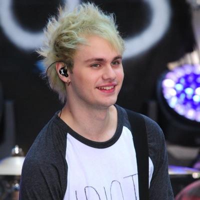 Hi I'm Michael from 5seconds of summer single rp
