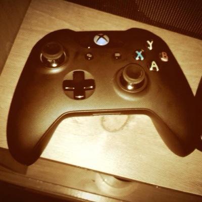 FOLLOW @OhLuhx!