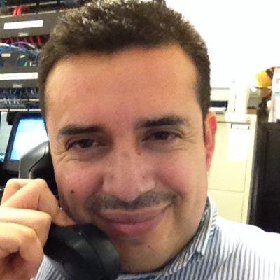 Feliz padre de dos hijos, Lic. En Comunicacion, apasionado de las ventas y la tecnologia.