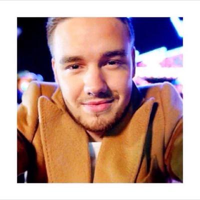 this is a free follow from @deathbylarry - it would mean a lot of you would follow her SHE'LL FOLLOW BACK JUST ASK