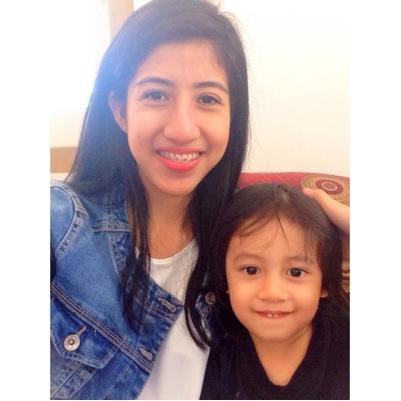 dindaSurya's profile picture. 