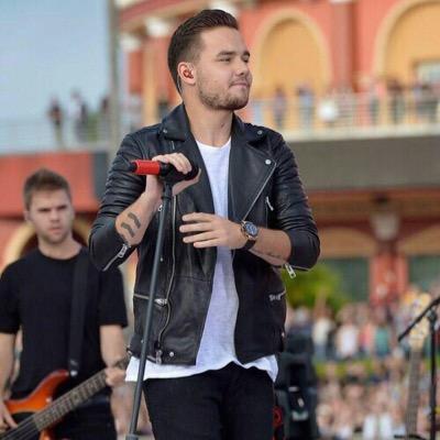 You've just recieved a free follow from @irlmgc! Do her a favor and follow back? it would mean so much. ilysm and have an amazing day!!