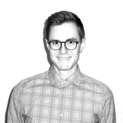 Corporate Travel Counselor at Carlson Wagonlit. Hobbies are travel, fashion, skiing, Eurovision, hiking
