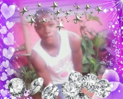 WeyniFamoso's profile picture. 