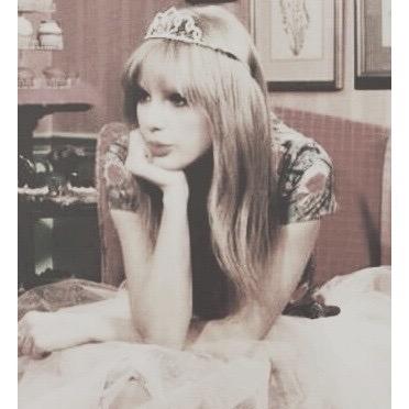 ✨and in the end in wonderland we both went mad✨