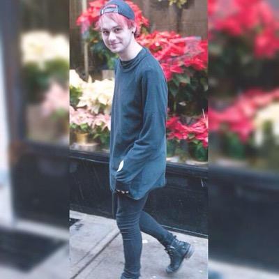 ~ we are not a fandom, we are a family~ 5sos❌ CH | AI | LH | MC | maddy is my 5sos bae and cici is my ibf❌ 0/4