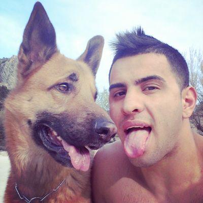 Apasionado de lo prohibido,de los perros,Fanatico del Real Madrid! Mi Jugador Preferido es CR7 y Me Gustaria Viajar por el Mundo!!