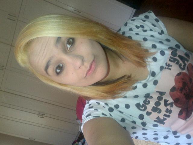 I am myself .. Don't change for anyone and I'm always happy when I'm with friends ♡ love jolling and being free ♡