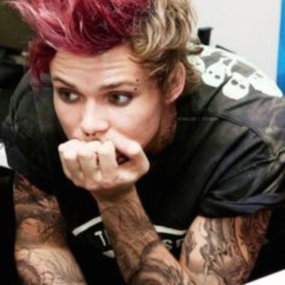 Im just a girl that happens to like bands