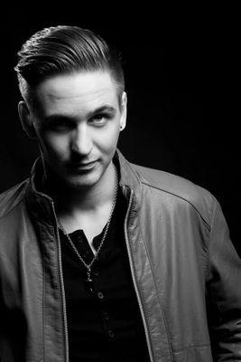 This is the official Twitter of DJ 7resh. He is a professional DJ & Producer