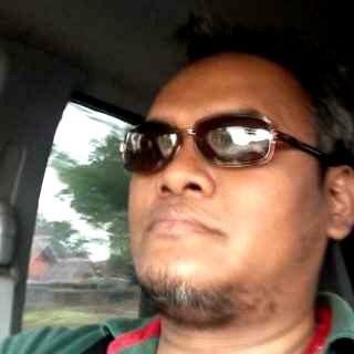 Life is never flat | architect | ex-bankir | diecast lovers | ayah 3 orang anak | pengagum Gus Dur | liverpudlian