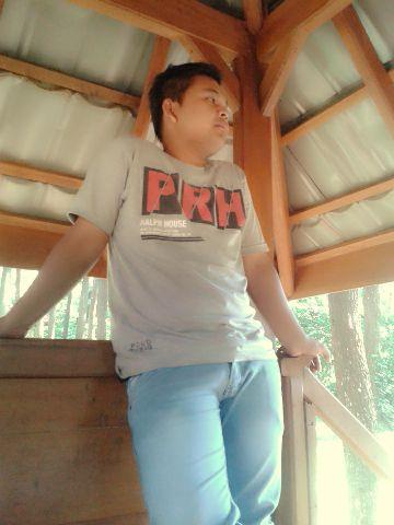 Riantiarno_13's profile picture. 