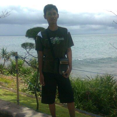 Pantang mundur, tetap semangat dalam menjalani hidup, apapun yang terjadi itu adalah hanya milik kehendak allah :)