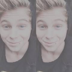 accountftupdate's profile picture. || collecting lockscreens and layouts around the world updating you guys about bio, layout, lockscreens accounts || owned by: @starbucksboylrh @dreamirwin_