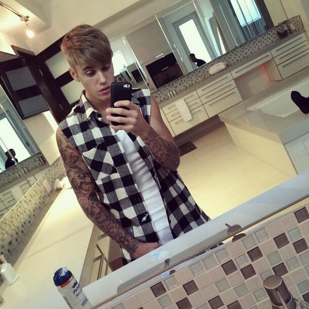 ♥My name is CJ and I'm a DJ,Rapper,I like 2 sing,act,dance,party,skateboard,make songs and♥ Bella Thorne,Zendaya, JB ♥SWAGGY♥ add me on @shots 'chrishano'