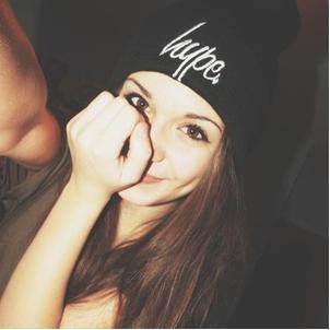 19yo. Paris. Les choses que nous aimons le plus sont les choses qui nous détruisent le plus. -Wiz Khalifa.