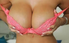 ESCORT ELITE CEL 55-6696-6099 BRASIERE 36 DD DISCRETA Y PROFESIONAL