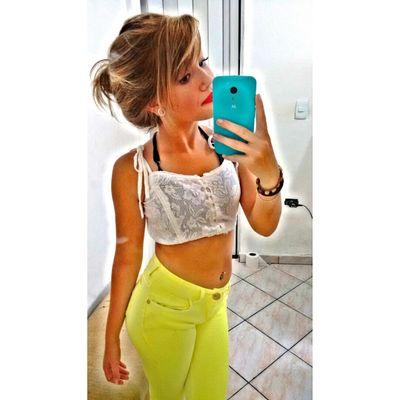 Ela é toda pura , louca e confusa.
Tem mais fases que a lua .