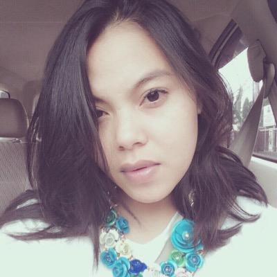 Smart ass tweeting wife, half visual merchandiser half graphic designer and blessed mom of #satura and #kalandra.