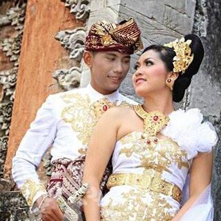 Informasi lengkap seputar pawiwahan (perkawinan) Bali.