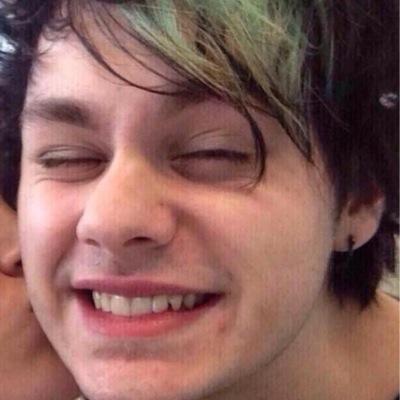 please follow @killerboyafi she gave you this follow TYSM