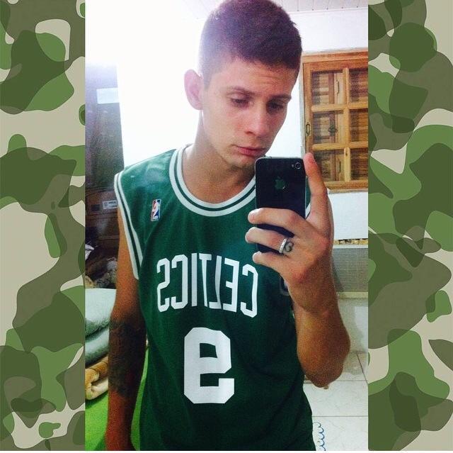 Somente Deus me tem, somente ele me detém.