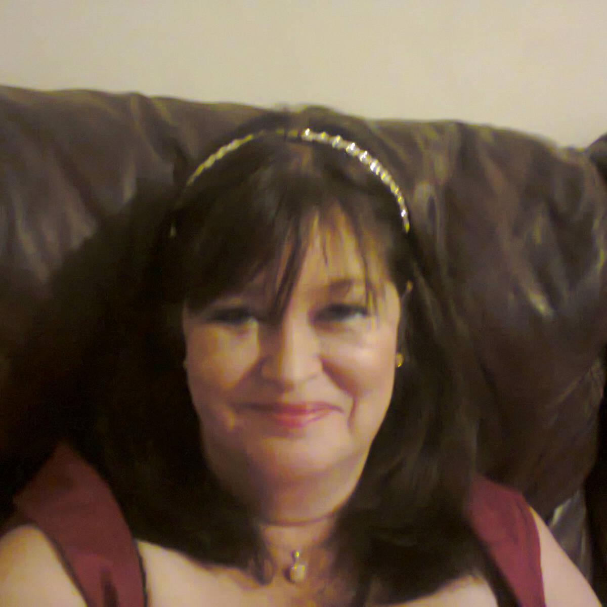 stephaniehampt2's profile picture. Elite Green Status Younique Presenter