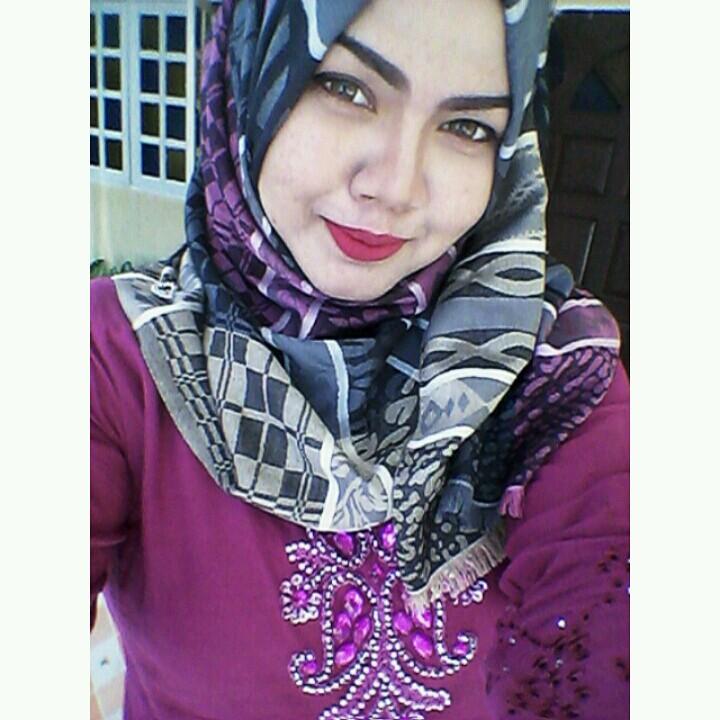 Adda | 23 | Johor / Terengganu |        Instagram: Siti Nurhaleeda Ali.     Facebook: Siti Nurhaleeda Ali.       weChat: SitiNurhaleedaAli