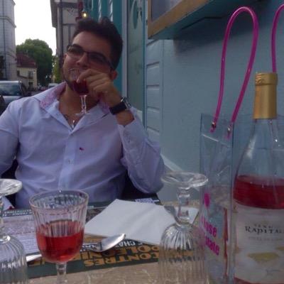étudiant, entrepreneur, peu de mots pour évoquer bien des choses, rejoignez nous sur http://t.co/OLq0bzTFwT
