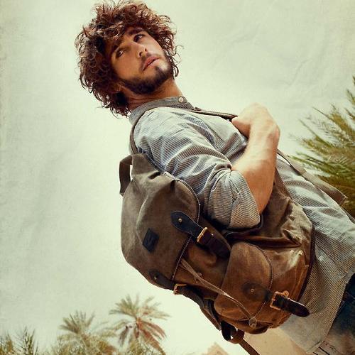 TheoH_CDR's profile picture. 24. Soy todo un caballero.No  de esos  maricas  que te abren la puerta del carro , soy de los que pelean contra el Dragón para rescatar a su princesa.