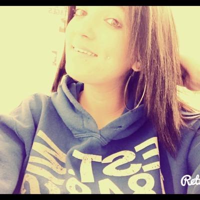 Single  , HHS , 17, Bears Fan ,follow me & ill follow back :)