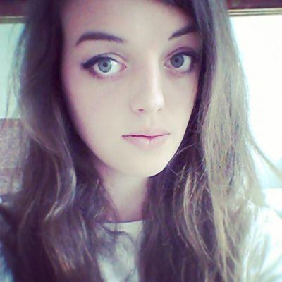 LouNChamberlain's profile picture. Graphic designer and event my lovely horses  :)