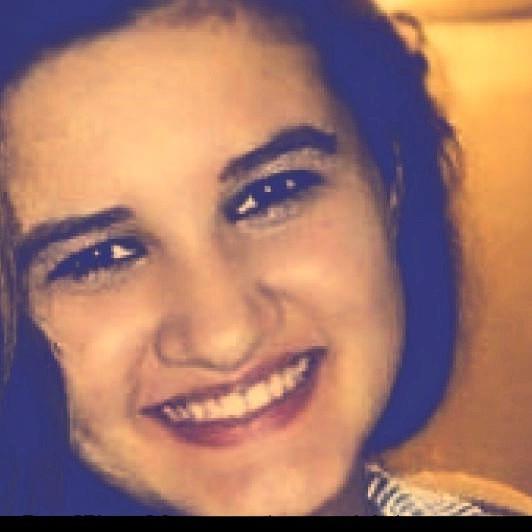 Uma garota sensível, sonhadora, imperfeita que só quer ser feliz! !