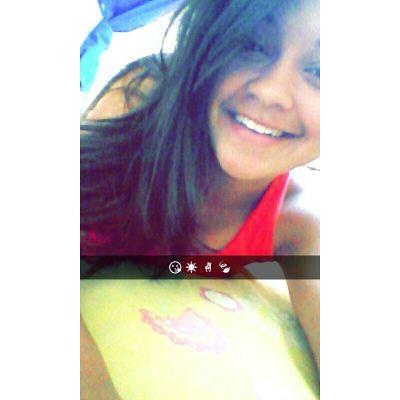 ''Ela sonha com um dia melhor, com uma vida melhor pra se viver.''
 wpp- 97070839