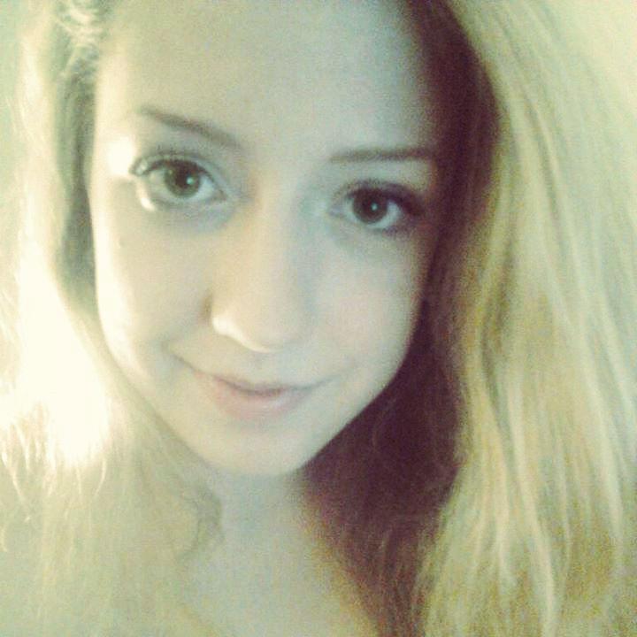 eevvuullee's profile picture. 17 years old student.... :)