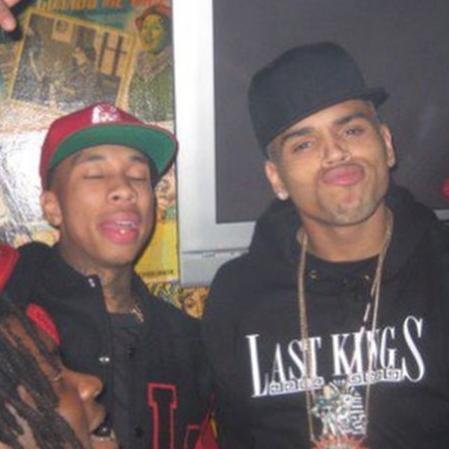 #TeamBreezy♥ @Barbz_TRIGGA