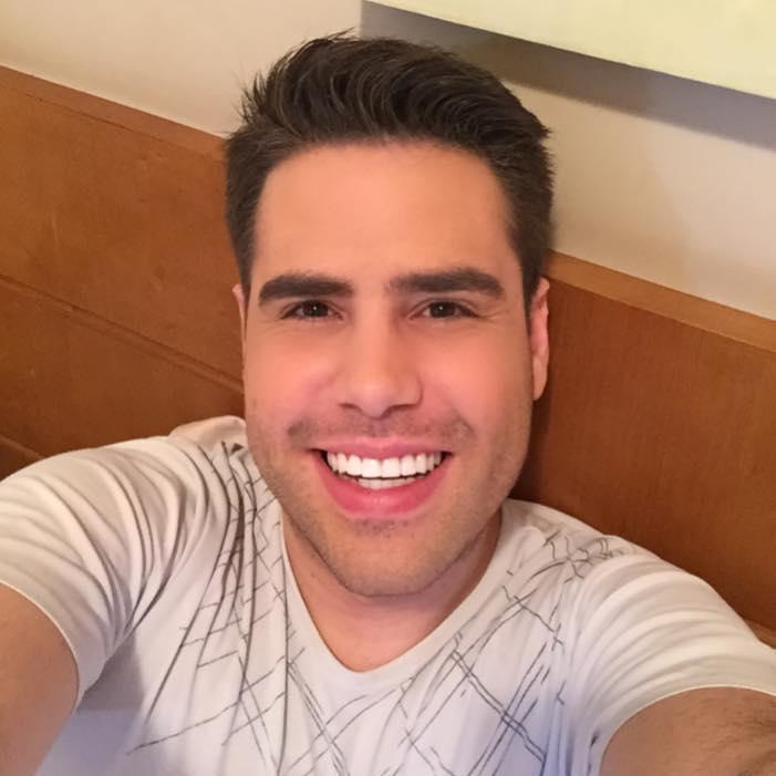 twitter dedicado ao jornalista mais gato @luizBacci oficializado por ele dia 06|07|2014 as 20-20