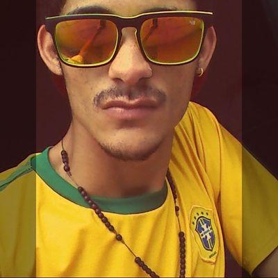 Blogueiro, Dançarino e Dono da Império dos Colírios ;*