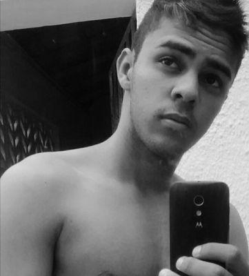 Estudante,17 anos aquariano,instagram:santoszeno