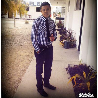 CuAndo lA vidA te presente rAzones pArA llorAr, demuéstrAle que tienes mil y unA rAzones pArA reír.☺