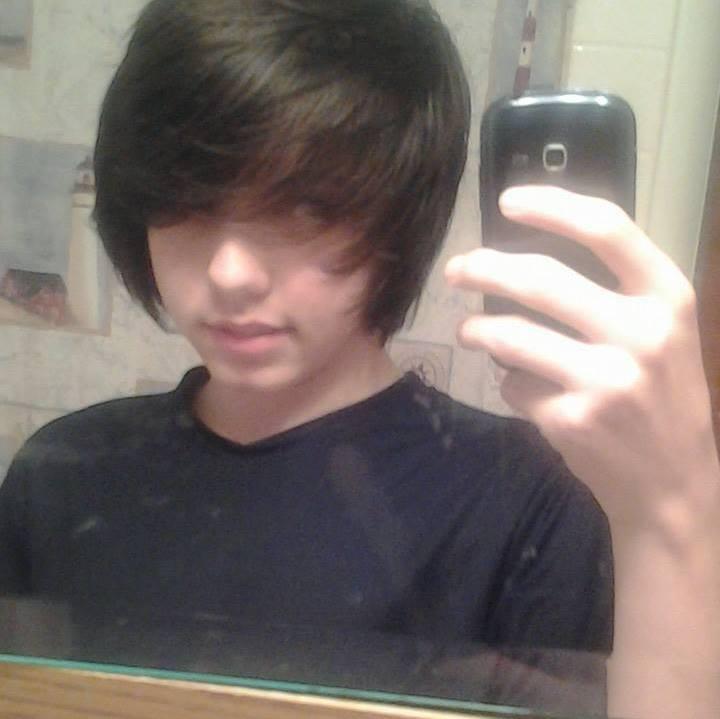 im 14 years old and single favorite band is Stonesour 2nd fave band is Avenged sevenfold favorite song is xm@s by corey taylor
