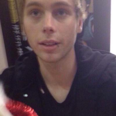hi cutie, go follow @deepthroatmuke and ask for a follow back