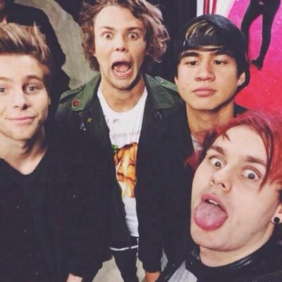 follow @wingedhemmings bc she just gave you a free follow