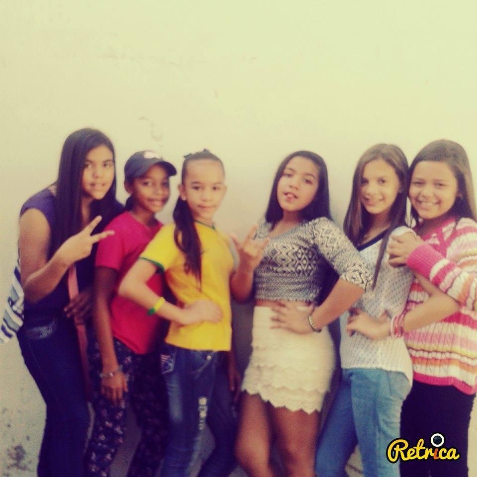 mi vida es la musica soy una persona apasionada por lo q hago y no dependo de nadie solo de mi bff cuando me conozcas no t podras alejar de mi